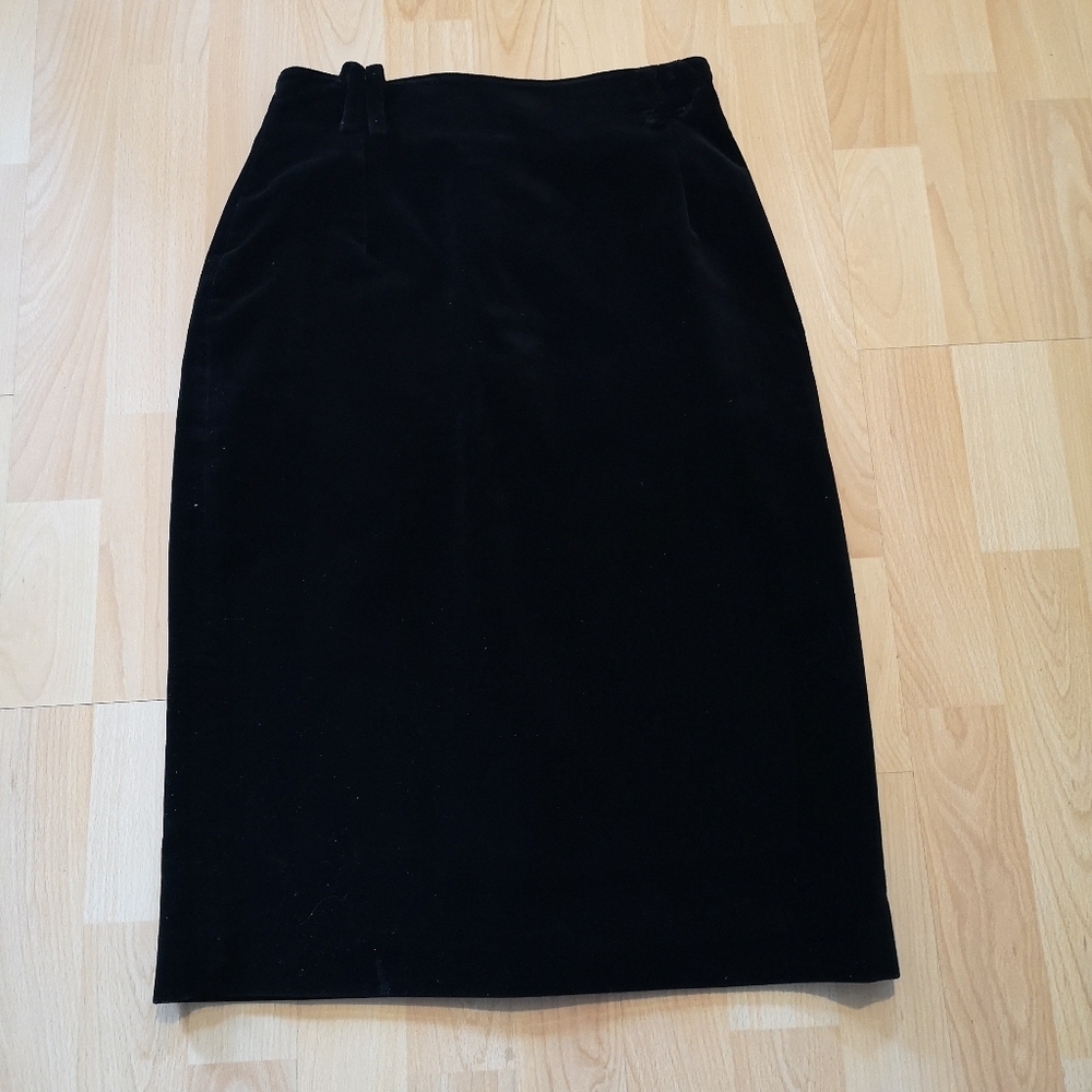 Velvet black skirt